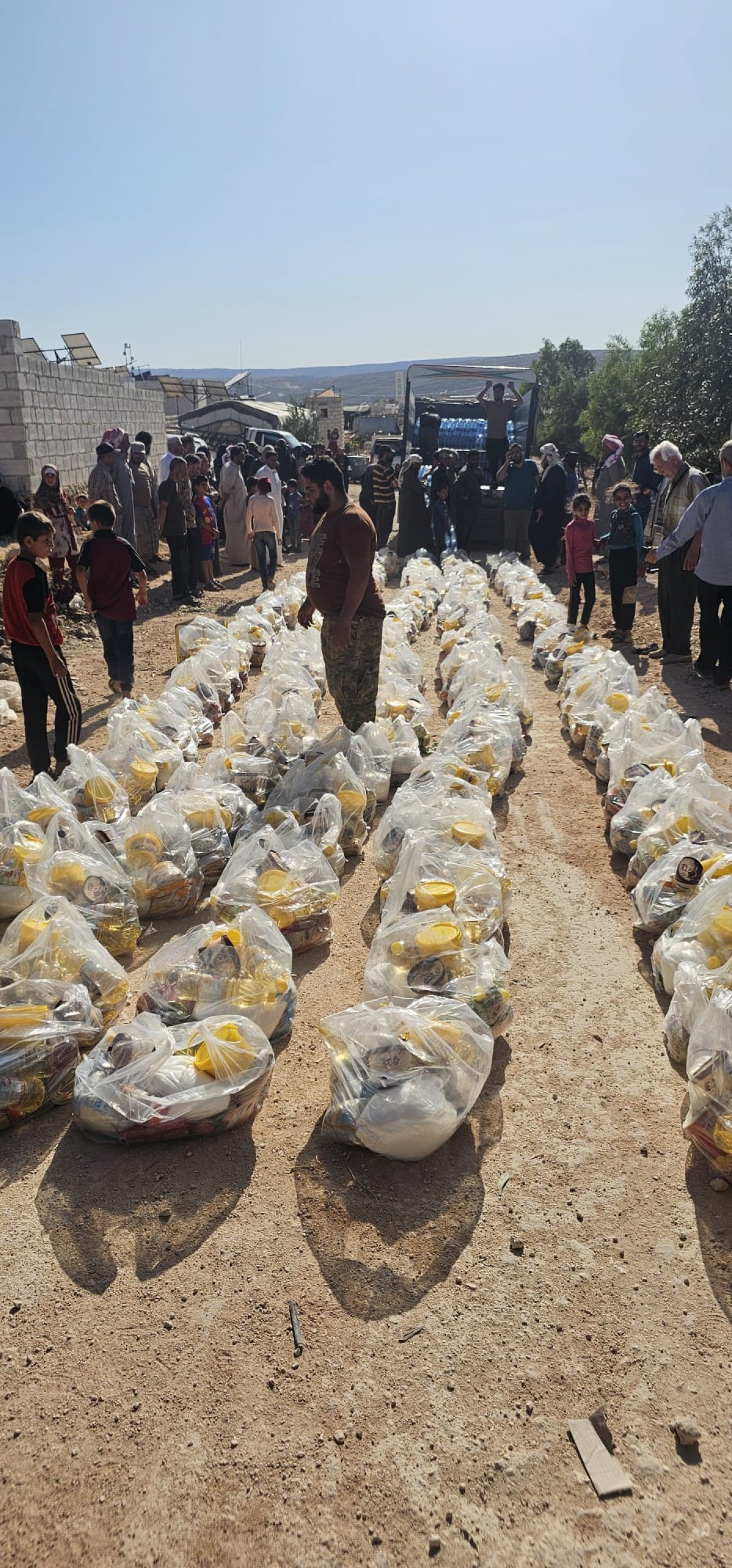 SURİYE'DE GIDA KOLİSİ DAĞITIMI